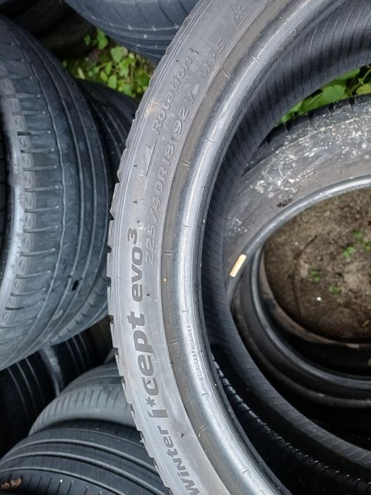 Vând 2 anvelope de iarna 225 40 r18 HANKOOK foarte bune din 2021