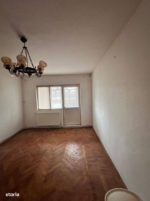 De vanzare apartament cu 3 camere,2 bai și balcon, in Pietonal 52.000e