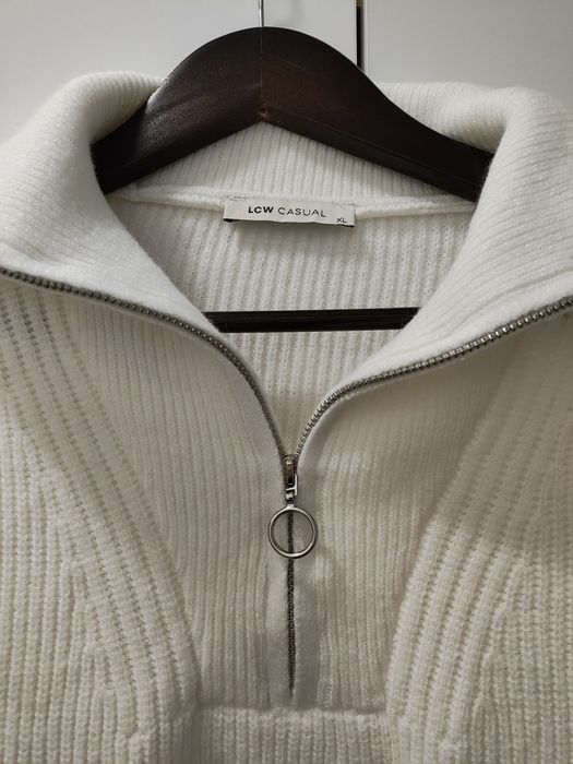 Топъл и мек пуловер с цип, нов с етикет