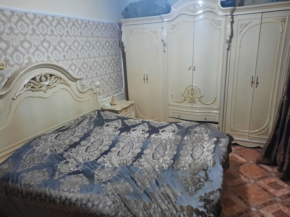 Продаю спальный гарнитур