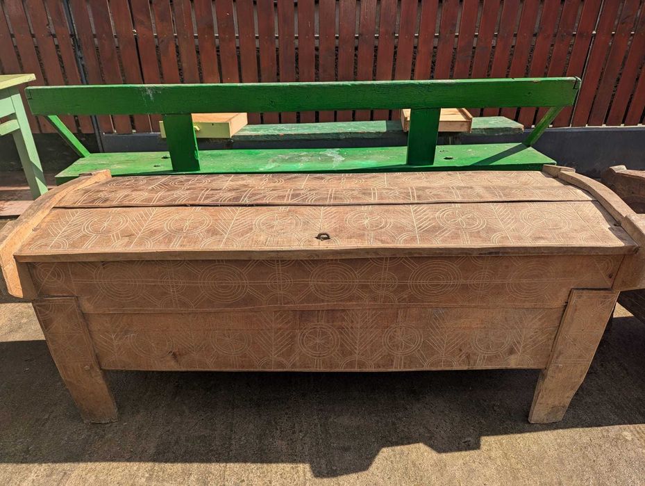 Ladă de zestre veche - ideală pentru colecționari sau decor