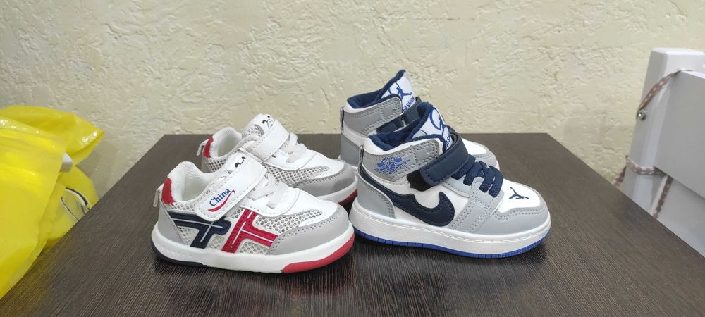 Продам детскую обувь: ботинки, кроссовки