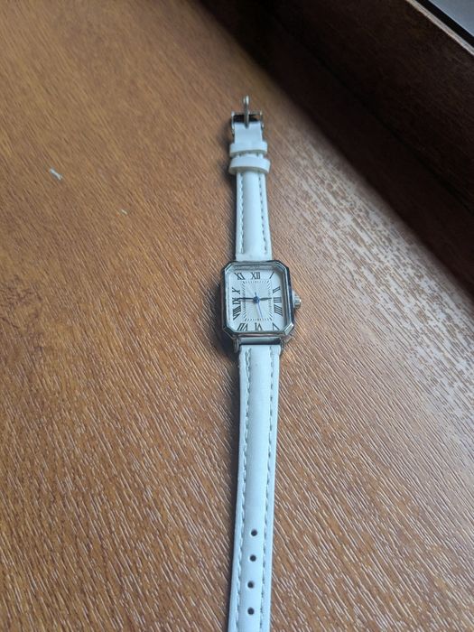 Ceas de damă în culoare albă