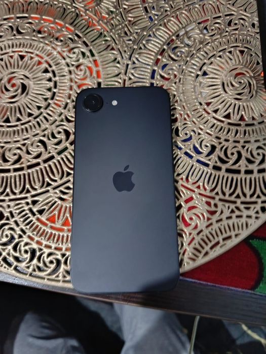 Продам IPhone 16e 128 gb