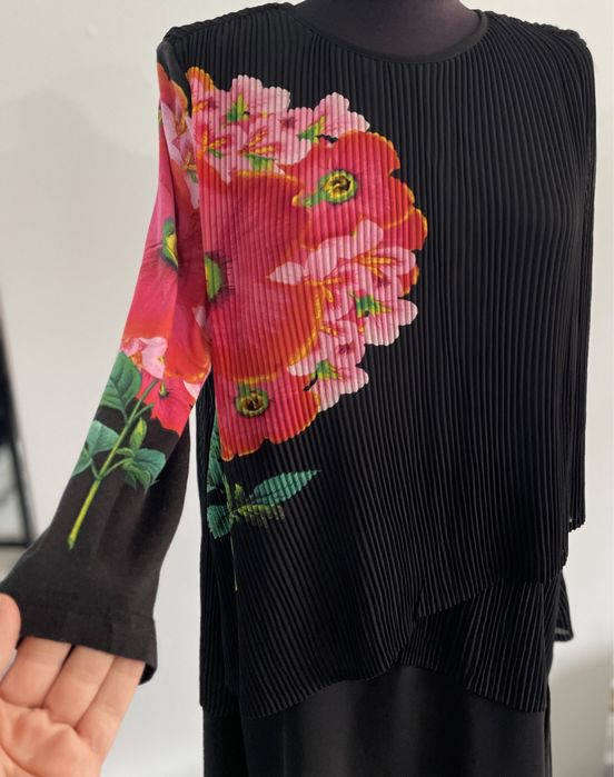 Rochiță nouă cu etichetă