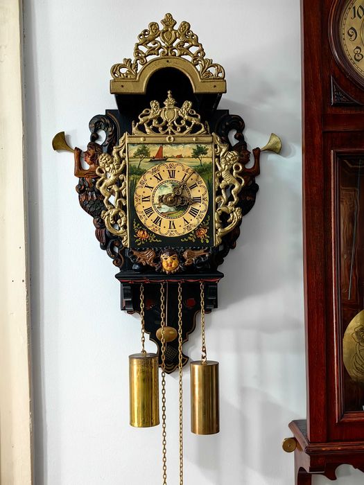 ceas de perete FRANZ HERMLE,cu greutati,cu sirene sculptate