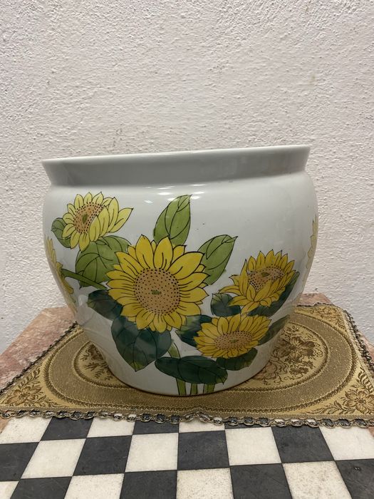 Огромна порцеланова кашпа