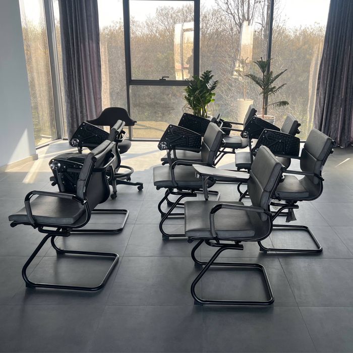 Кресло посетительское DELUXE темно серый