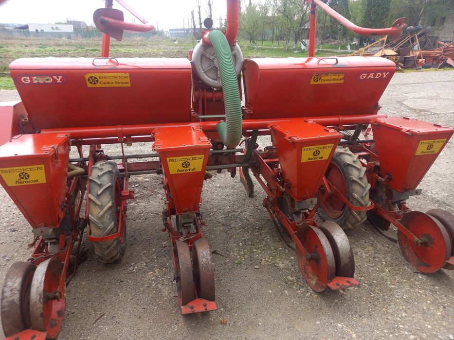 Semanatoare porumb BEKER . .