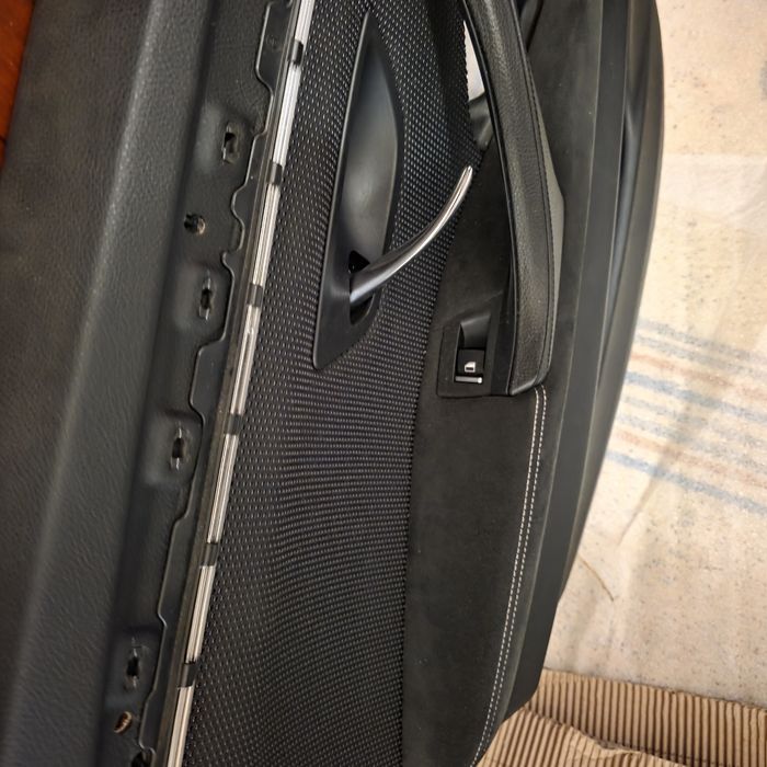Fete usi BMW F10/F11 alcantara si consola centrala