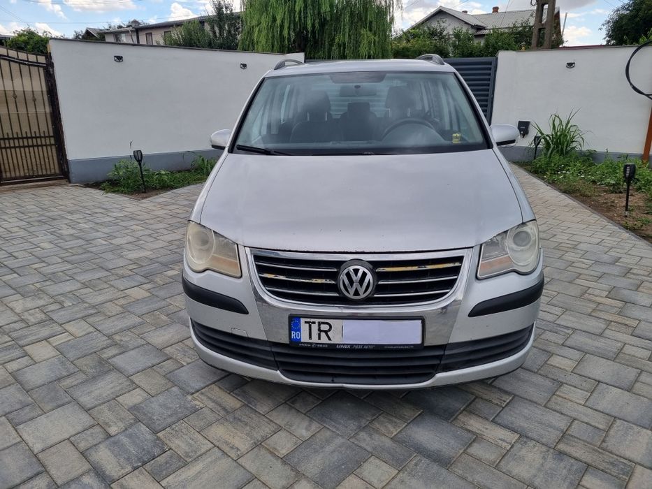 VOLKSWAGEN Touran