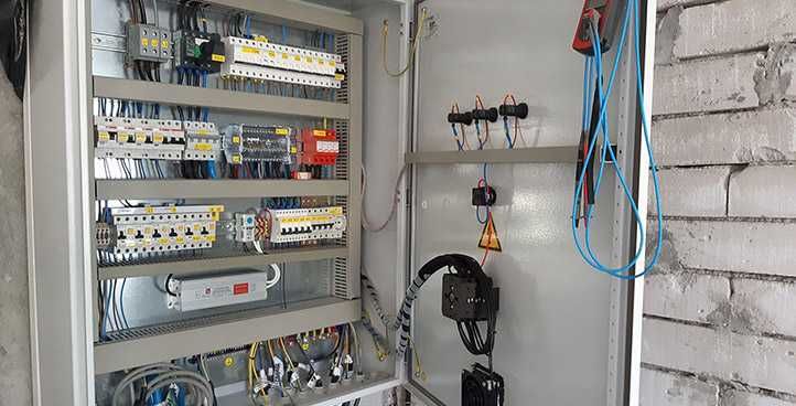 Electrician cu experiență – Execut și repar instalații electrice
