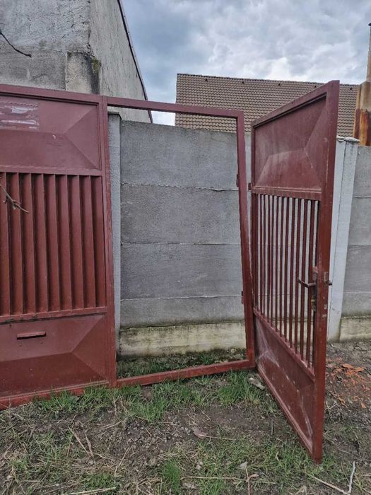 Poartă metalică masivă