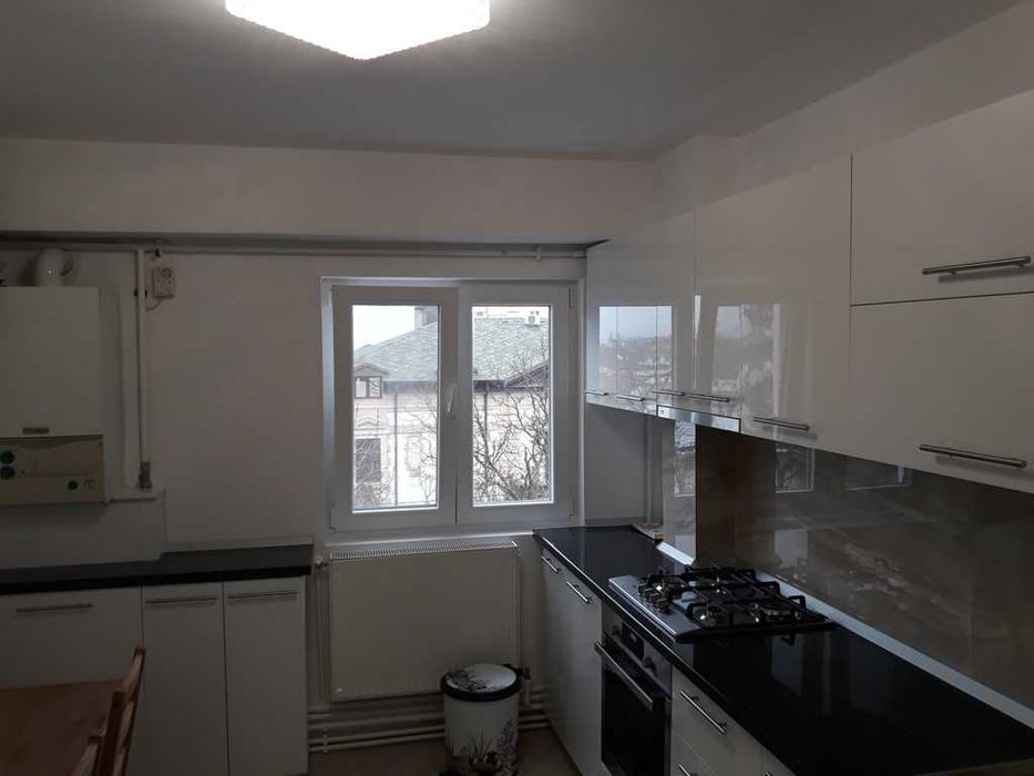 Proprietar, închiriez apartament 3 camere ultracentral