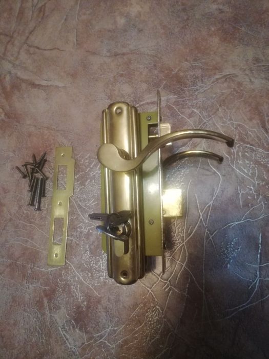 Продам замок врезной, новый.