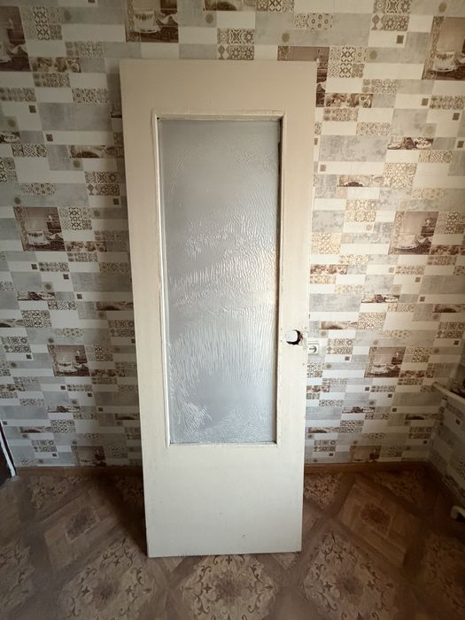 Отдам даром 3 дверных полотна