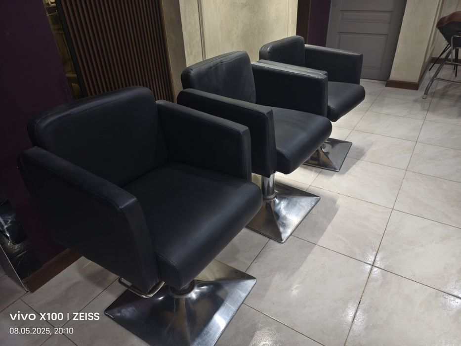 Парикмахерская кресло в отличном состояние