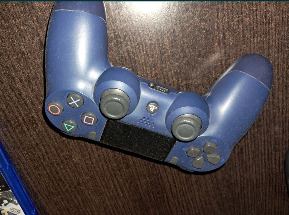 Ps4 slim 1tb storage + 2 controlere originale si 5 jocuri - negociabi