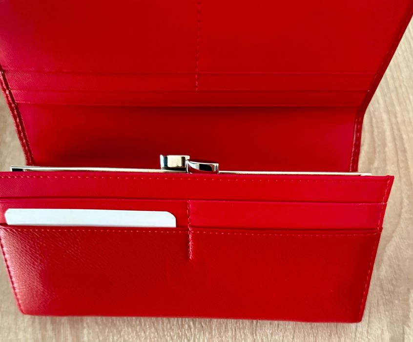 Елегантен НОВ дамски портфейл за стилни дами