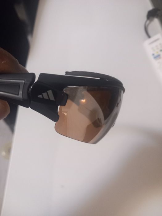 Bună vând ochelari adidas folosiți dar an stare buna