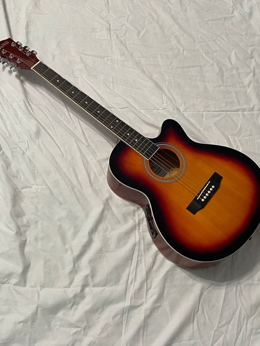 Продам гитару срочно