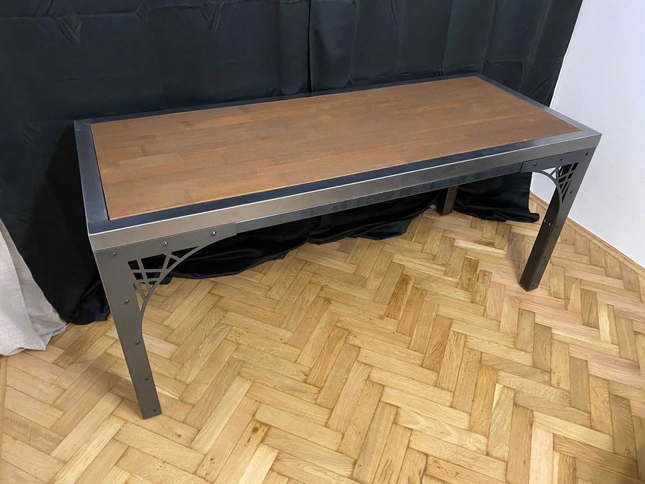 Masă unicat din metal