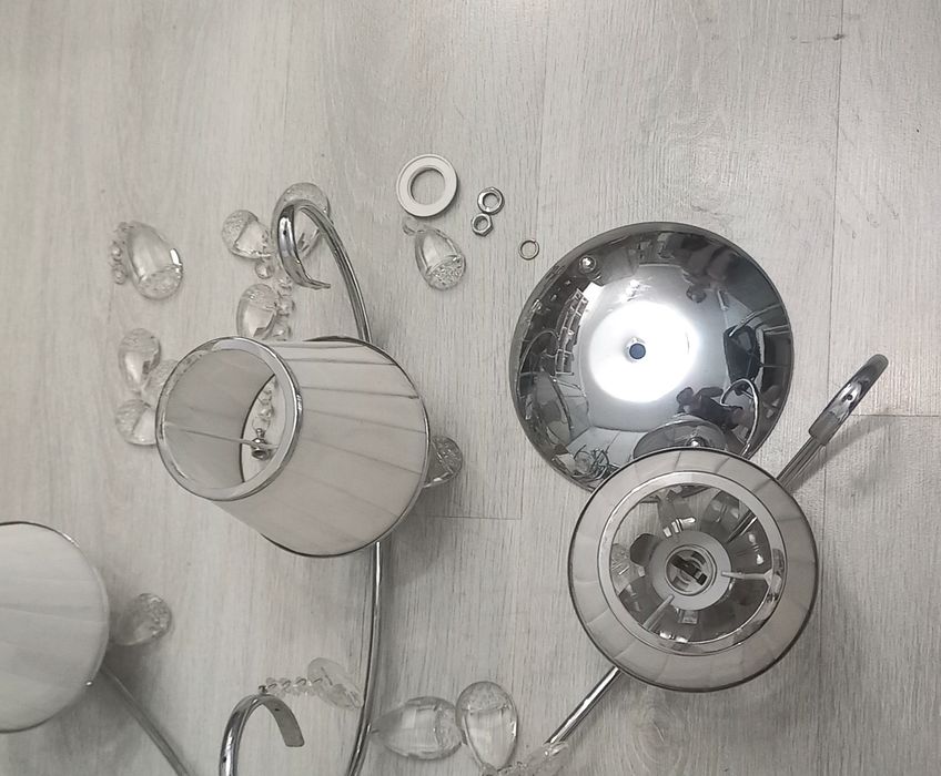 Стильная люстра в зал