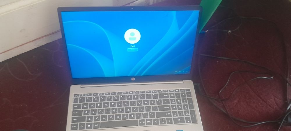 Noutbook 1 yil ishlatilingan Intel CORE i5 dell