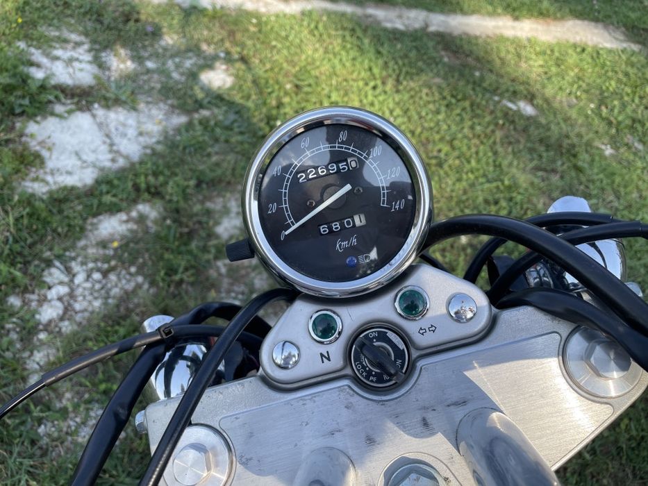 Suzuki Marauder 250 – Cruiser elegant, economicos și ușor de manevrat!