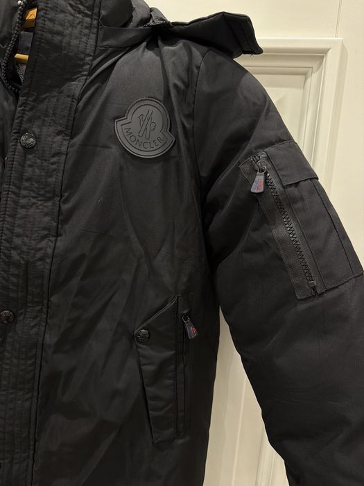 Продам куртку moncler