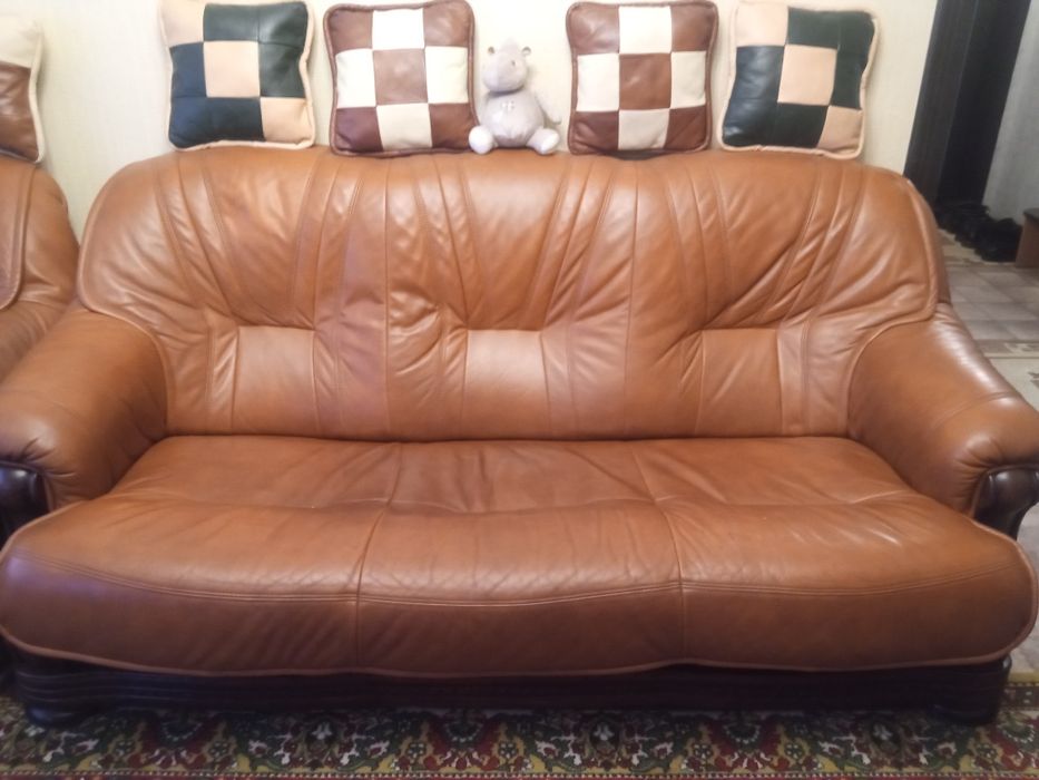 Диван с креслом.Срочно.