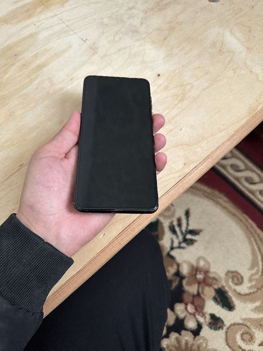 Samsung S21 plus 5g  xolati zor aybi yoq