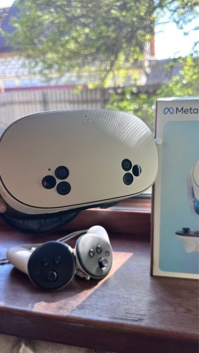 Meta Quest 3s 128gb + Batman + доп батарея.