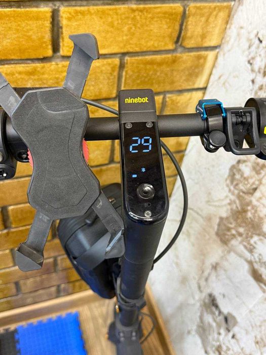 Продам самокат ninebot kick scooter max G2