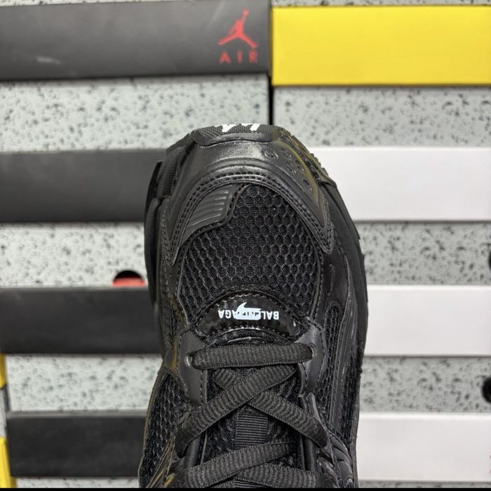 Balenciaga Runner LED