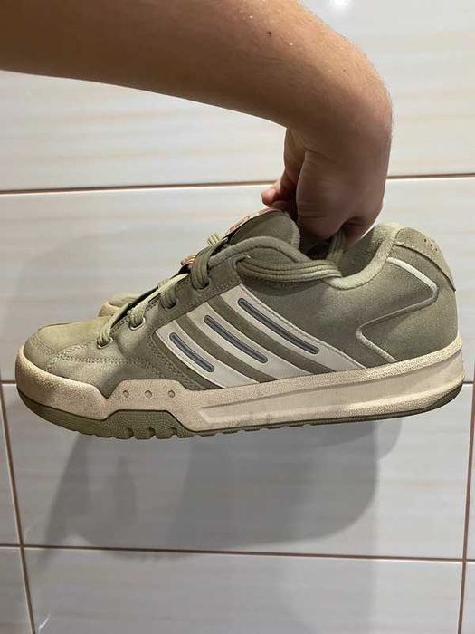 Pantofi Adidas piele intoarsa