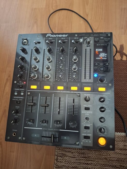 Pioneer  DJM-700