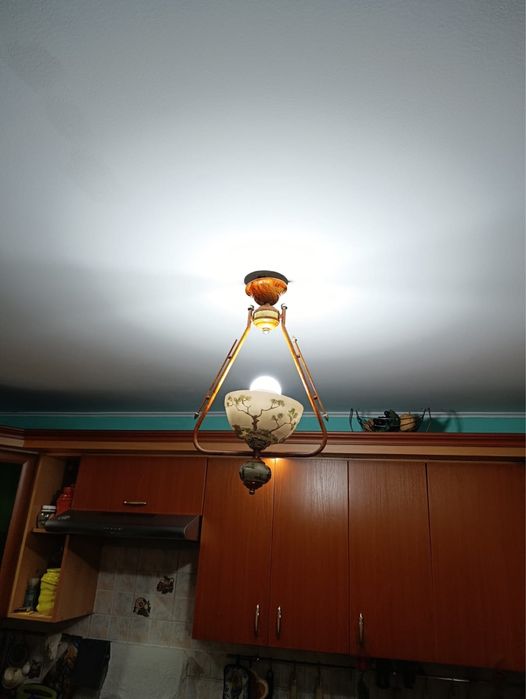 Продам люстры 3 штуки