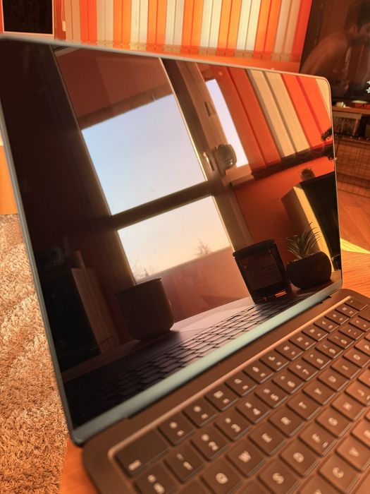 MacBook Air M2 (2022) 13.6" / 8GB RAM / 256GB SSD / 100% Battery