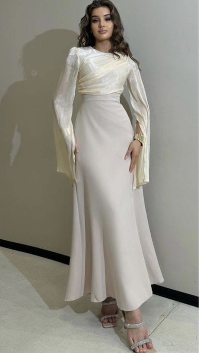 Продам белое платье новое