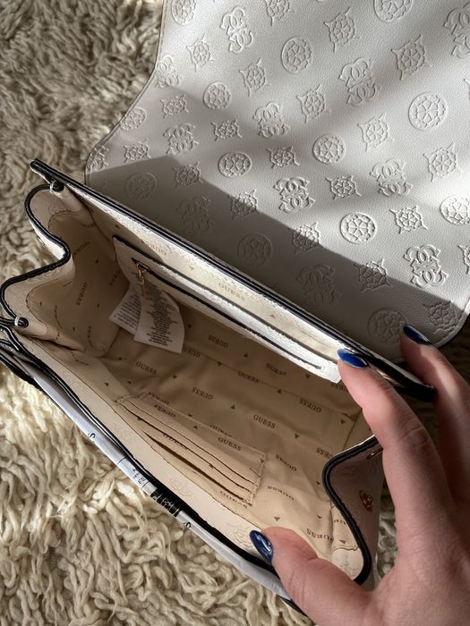 Дамска чанта Guess