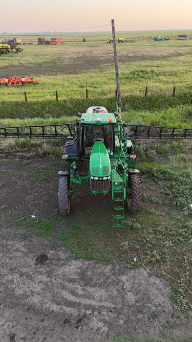 Продается опрыскиватель John Deere 4830