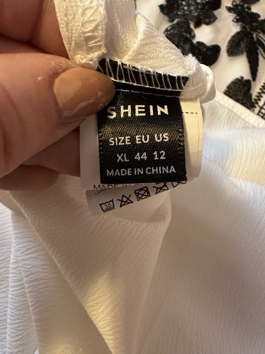 Bluza cu broderie neagra