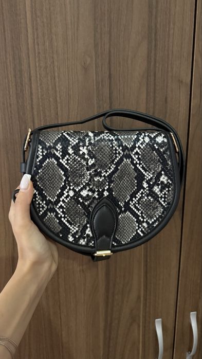 Дамска чанта през рамо със змийски принт / Crossbody чанта