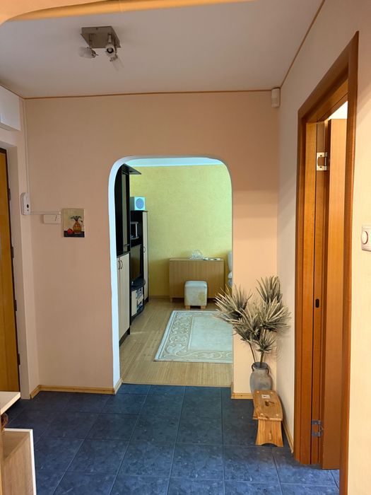 Închiriere apartament 3 camere