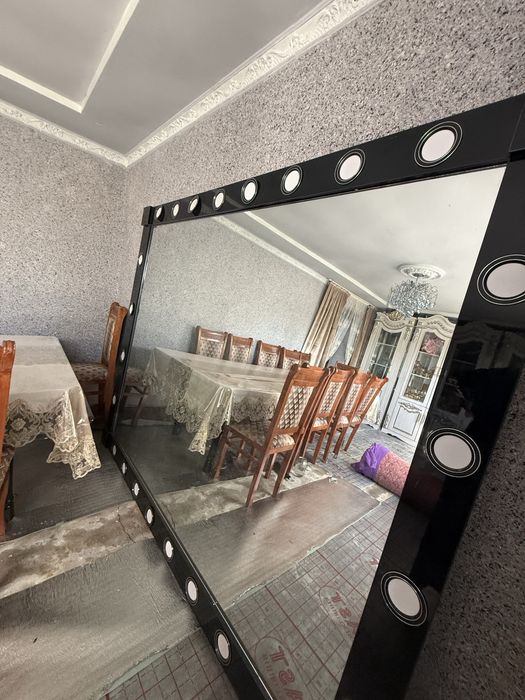sotiladi oyna 2 metruv 20 sm boyi 180  akreldan qilingan  sveti 3 xil