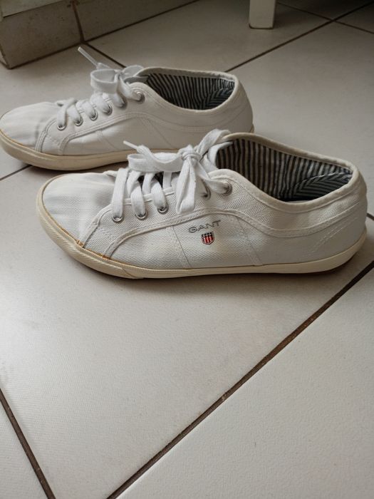 Vând tenesi Gant, purtați dar in stare buna, mărimea 41.