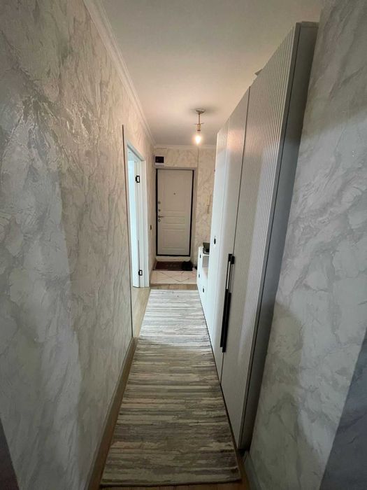 Продам 2 комнатную 8 микрорайон