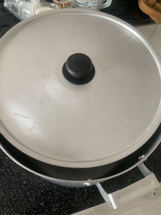 Продам алюминевую кострюлю