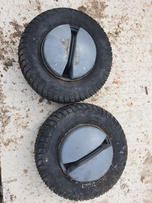 Roți de tractor de gazon 13.00 x 5.00 x 6.00 cu anvelope aproape noi și contragreutăți.
Se pot vinde și fără contragreutati.
Nu trimit în tara fără pl